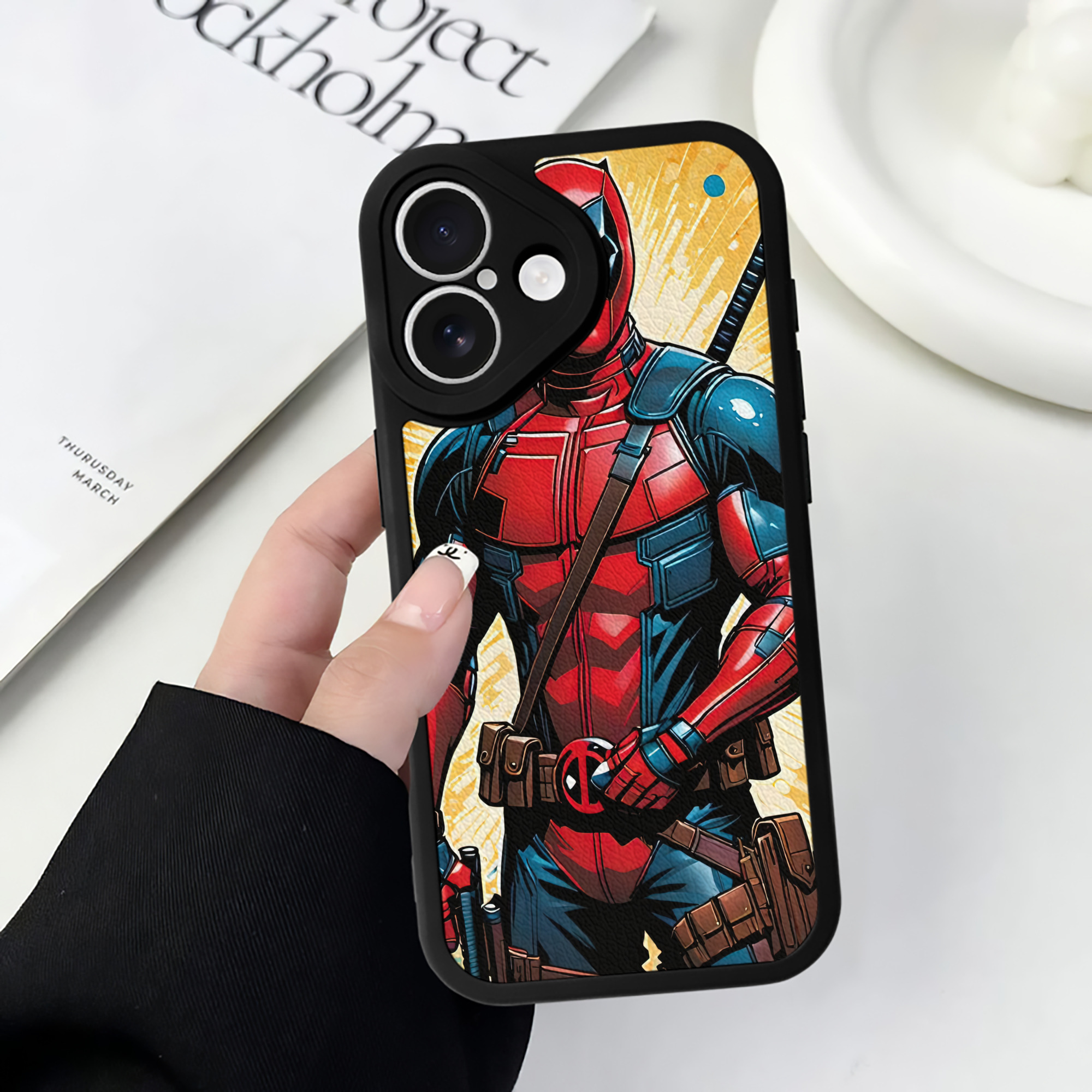 （画像用） Deadpool デッドプール 【iPhone 16シリーズ対応】シリコンスマホケース（レザー調） 材質：シリコン